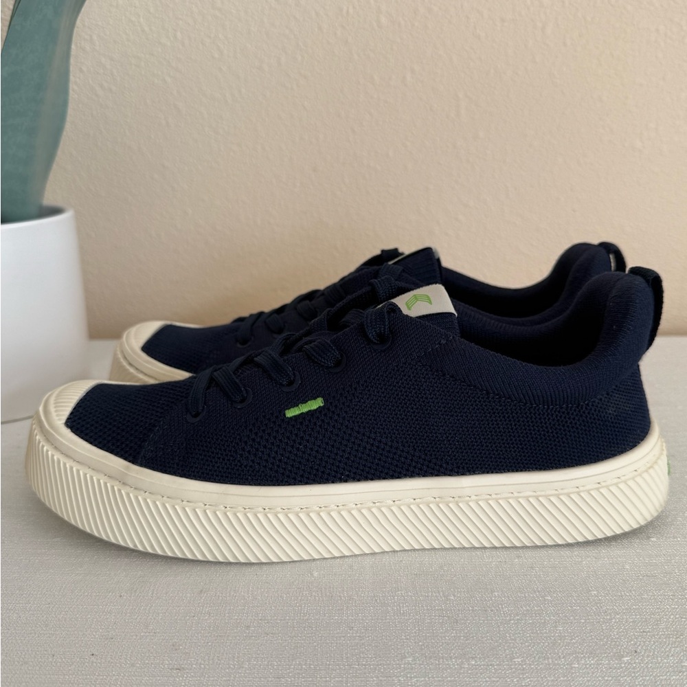 New Cariuma Knit Navy Blue/Ivory Casual Sneakers